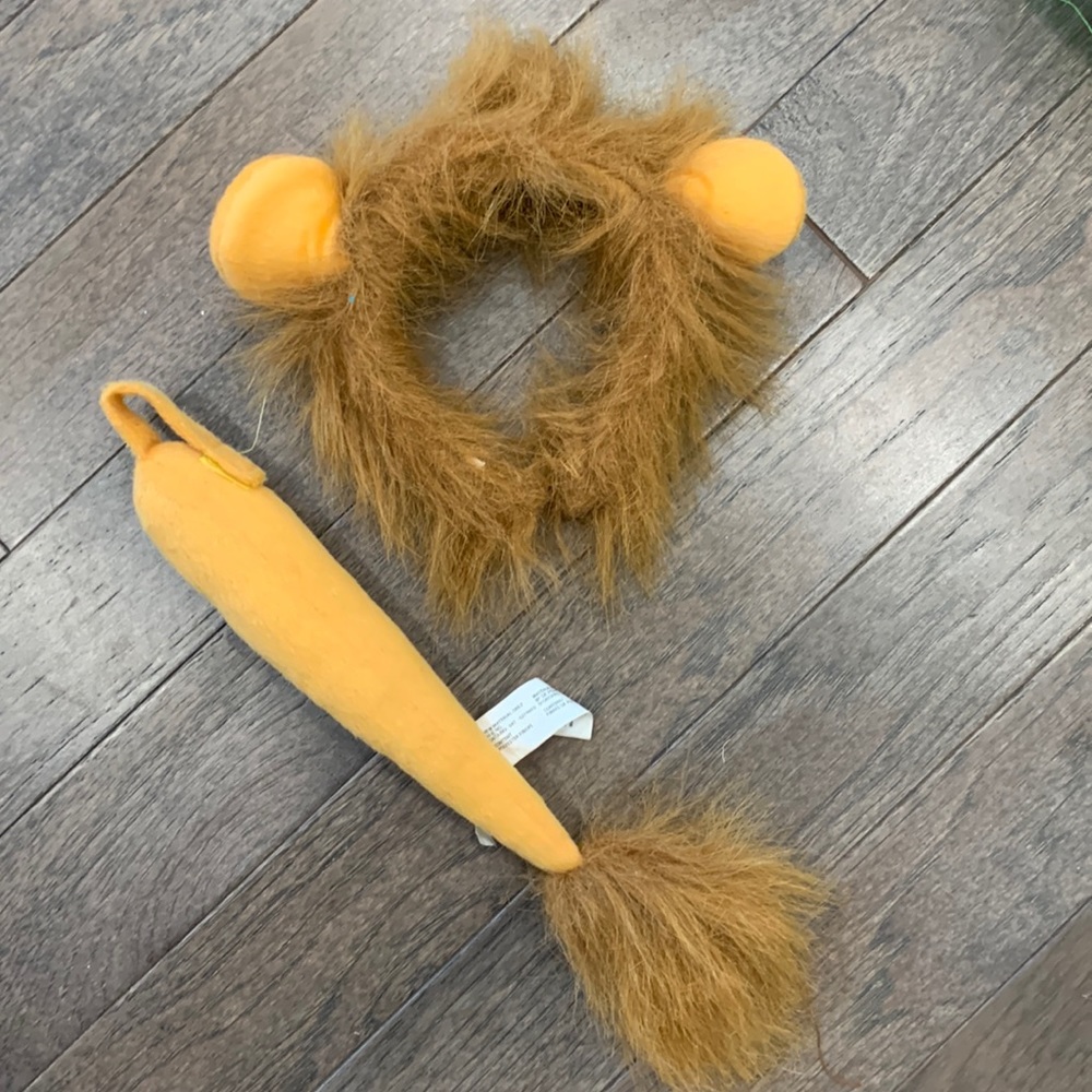 Halloween costume Lyon hairband and tail